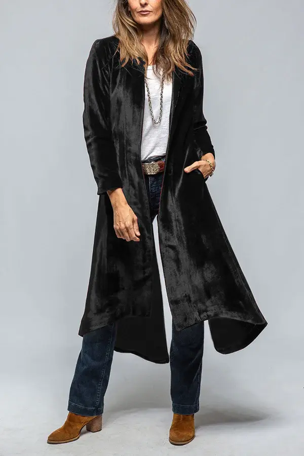 Thumbnail: L’Héritage Royal – Vintage Korean Velvet Performance Slit Coat