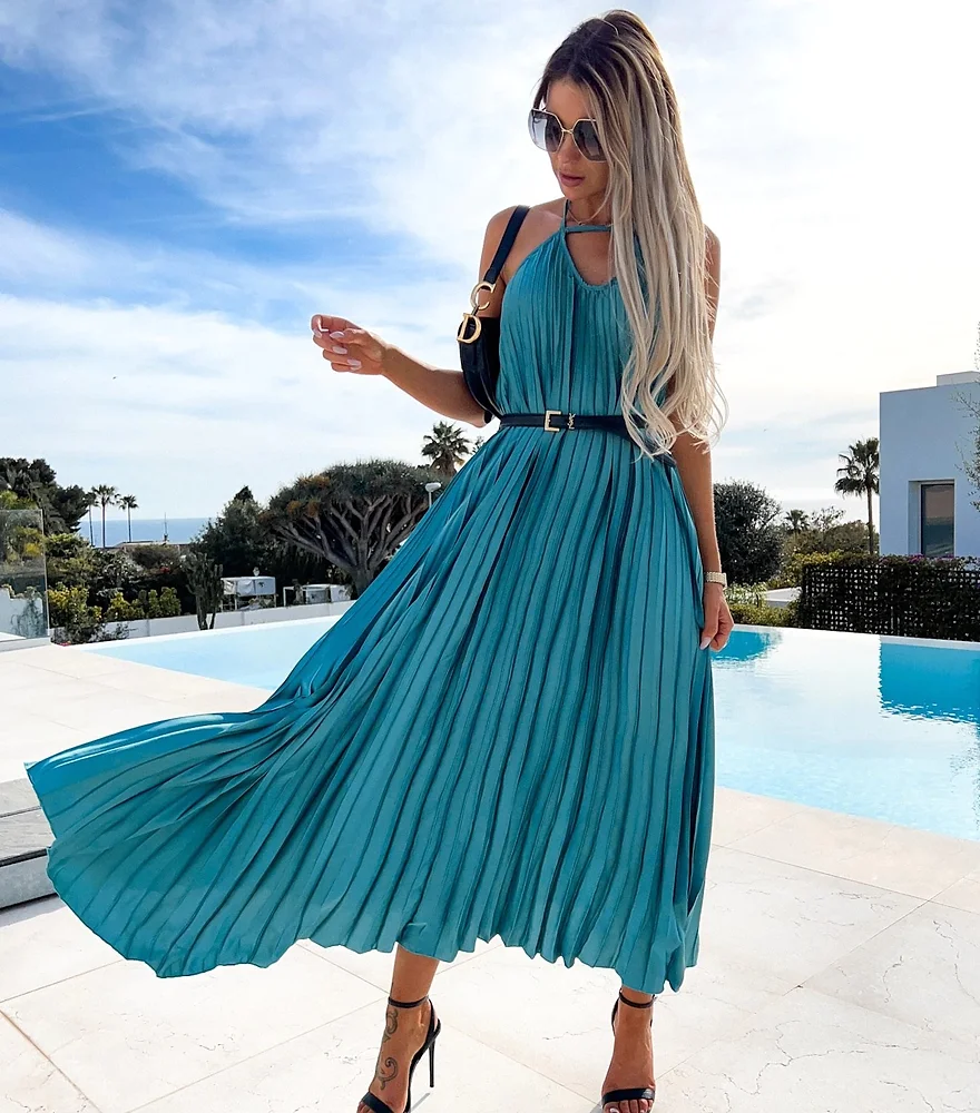 Adorn yourself in chic style with our Pleated Suspender Sweet Waist Trimming Bohemian Maxi Dress – a timeless and boho-inspired fashion statement.