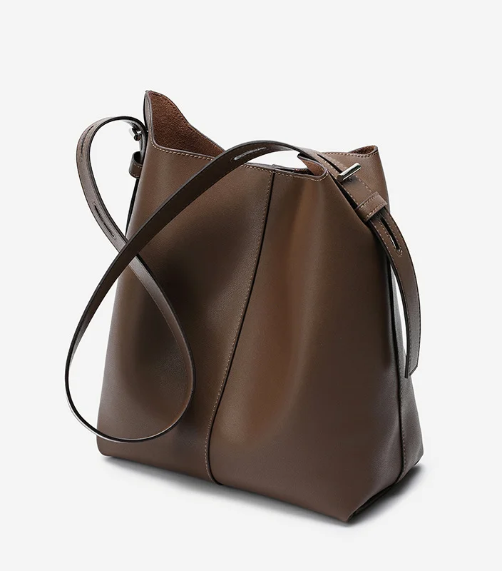 Genuine Leather Women's Shoulder Bag – Elevate Your Style with Timeless Elegance and Practical Design