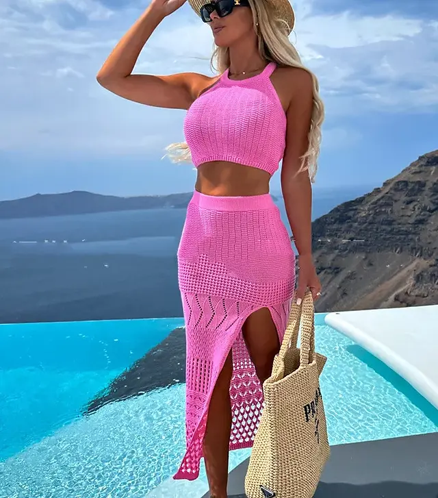 Bodycon dress with split - This midi dress combines a flattering slim fit with a leg-lengthening split hem for a confident and stylish look.