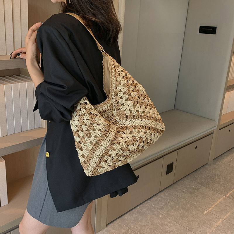 Thumbnail: AuraBloom – Hollow Contrast Weave Paper Straw Shoulder Bag