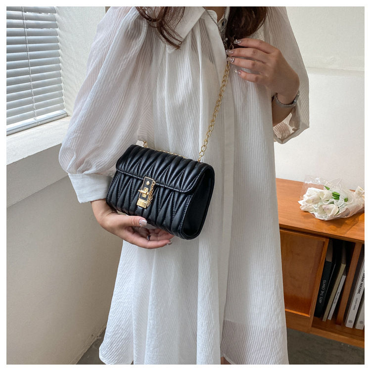 Thumbnail: Urban Sovereign – ChicPleat Square Chain Shoulder Bag