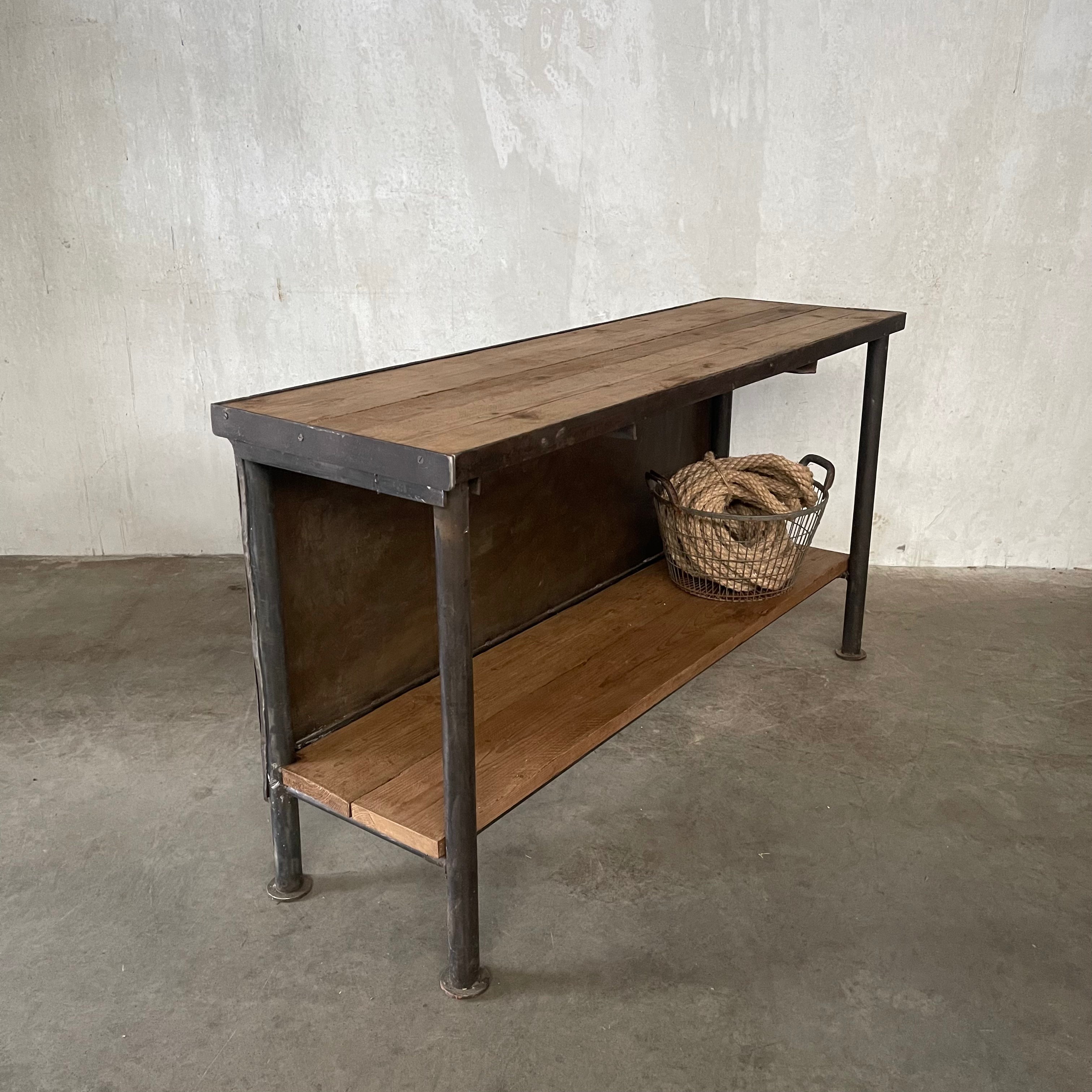 Smal vintage stalen dressoir 