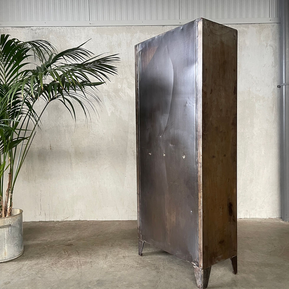 Thumbnail: Vintage stalen medicijnkast met 4 deuren 