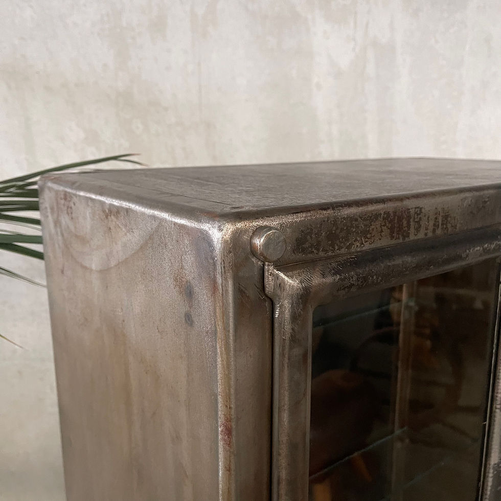 Thumbnail: Vintage stalen medicijnkast met 4 deuren 