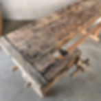 Thumbnail: Oude houten timmermanswerkbank met 1 bankschroef 