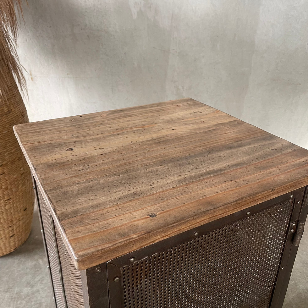 Thumbnail: Vintage kastje van geperforeerd staal 