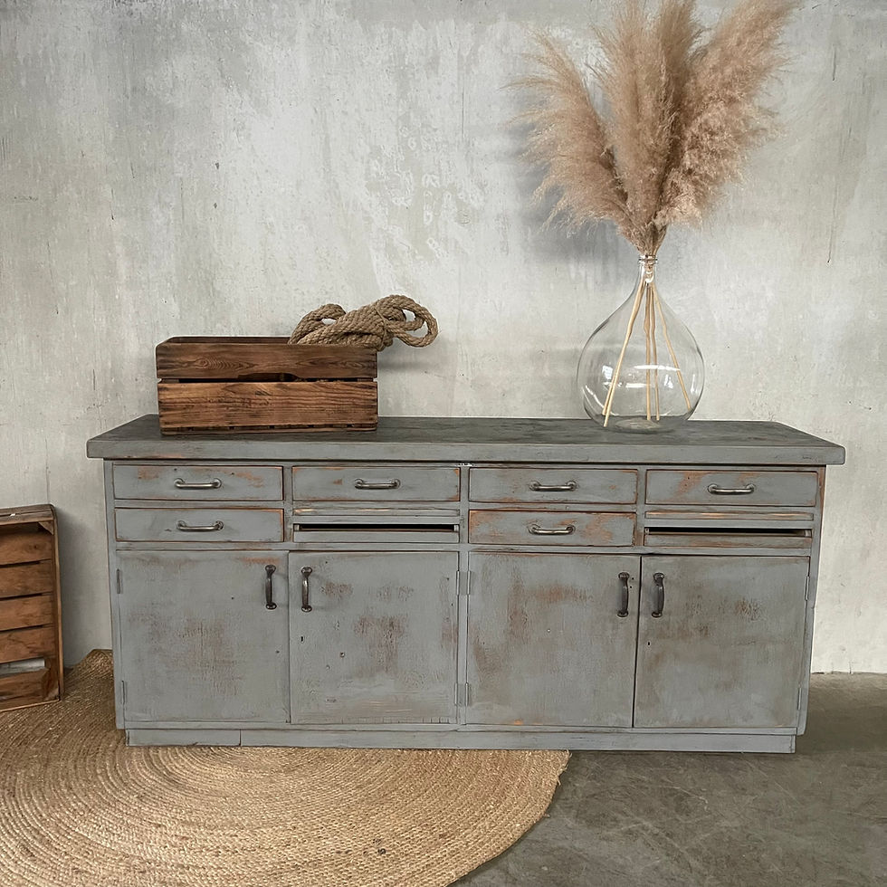 Thumbnail: Oude grijze houten dressoir met lades en deuren 