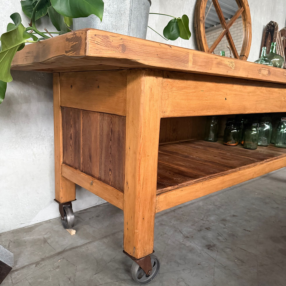 Thumbnail: Houten dressoir op wielen 250 cm 
