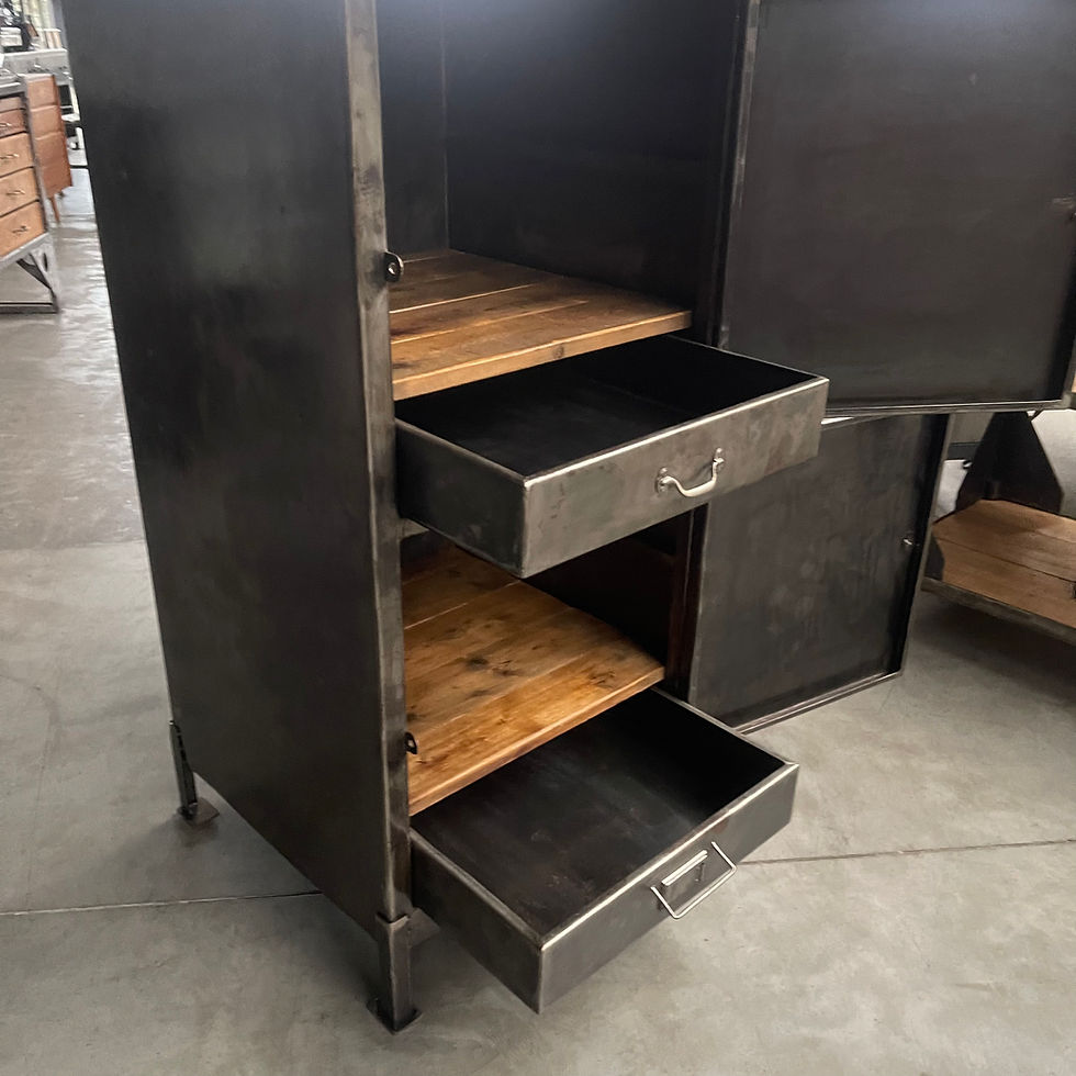 Thumbnail: Stalen kastje met 2 deurtjes, 51 cm