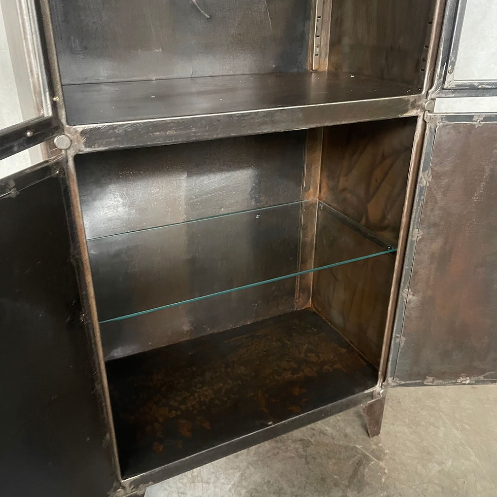 Thumbnail: Vintage stalen medicijnkast met 4 deuren 