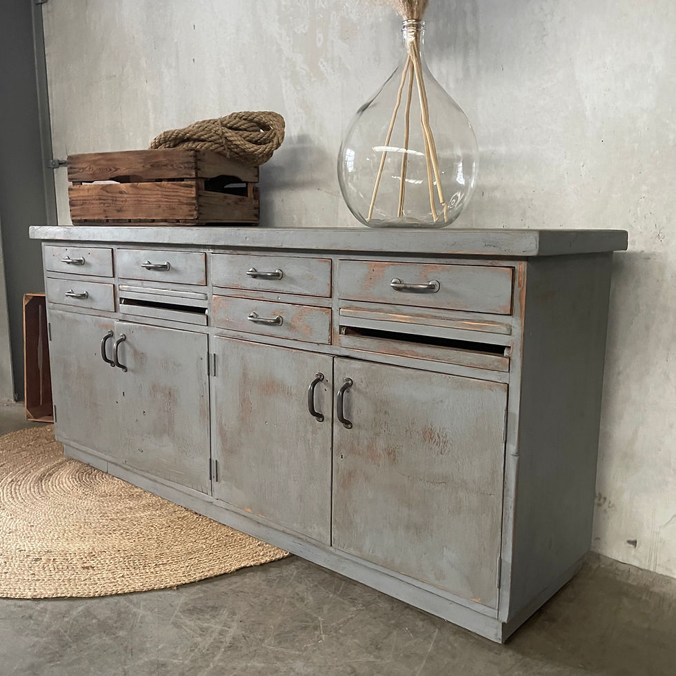 Thumbnail: Oude grijze houten dressoir met lades en deuren 