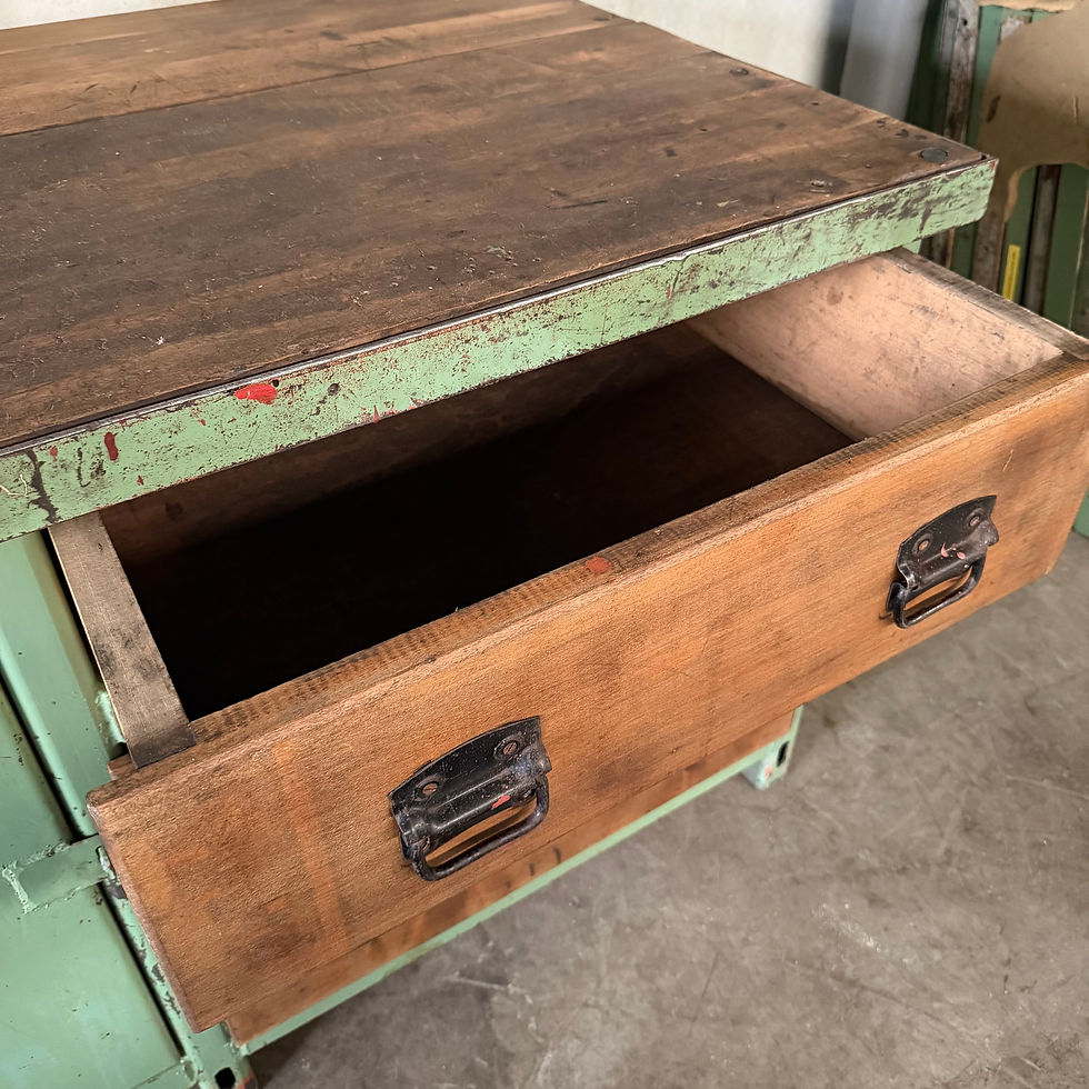 Thumbnail: Groene stalen werkbank met houten lades 211 cm