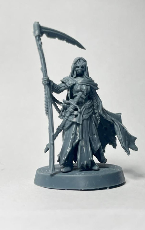 Miniatura de RPG da Morte com foice e capa esfarrapada