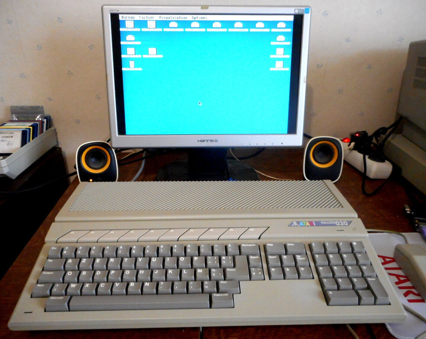 ATARI FALCON 030 / RAM 14 Mo / Compact Flash 4 Go + VGA monitor & speakers RARE