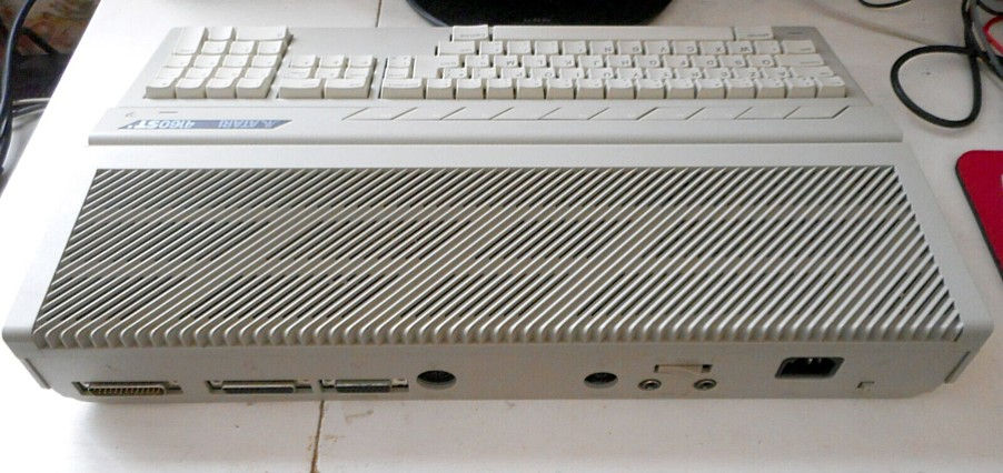Miniature : Atari 4160 STE modifié CPU 68010, TOS 2.06, RAM 4Mo / ST computer 520 1040 -d110