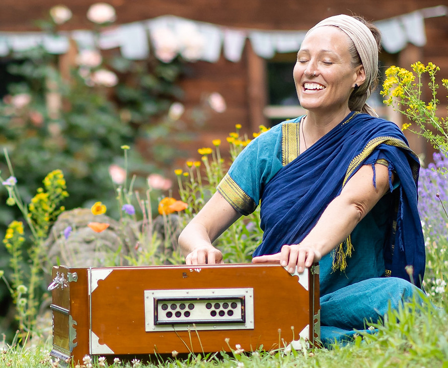 prasadini_Harmonium.jpg