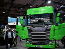 Brussels Gives Truck Makers Room to Breathe on Climate Targets