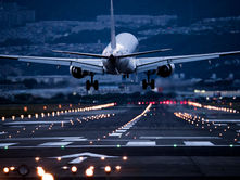 Jet Fuel Spike Rattles Airline Stocks as Summer Records Mask a Fragile Margin Story