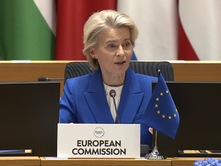 European shipowners push for global carbon deal as IMO summit opens in London