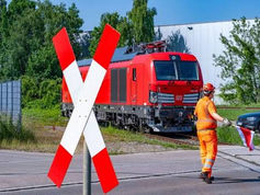 DB Cargo Seals Deal on 6,200 Job Cuts as EU Profit Deadline Looms