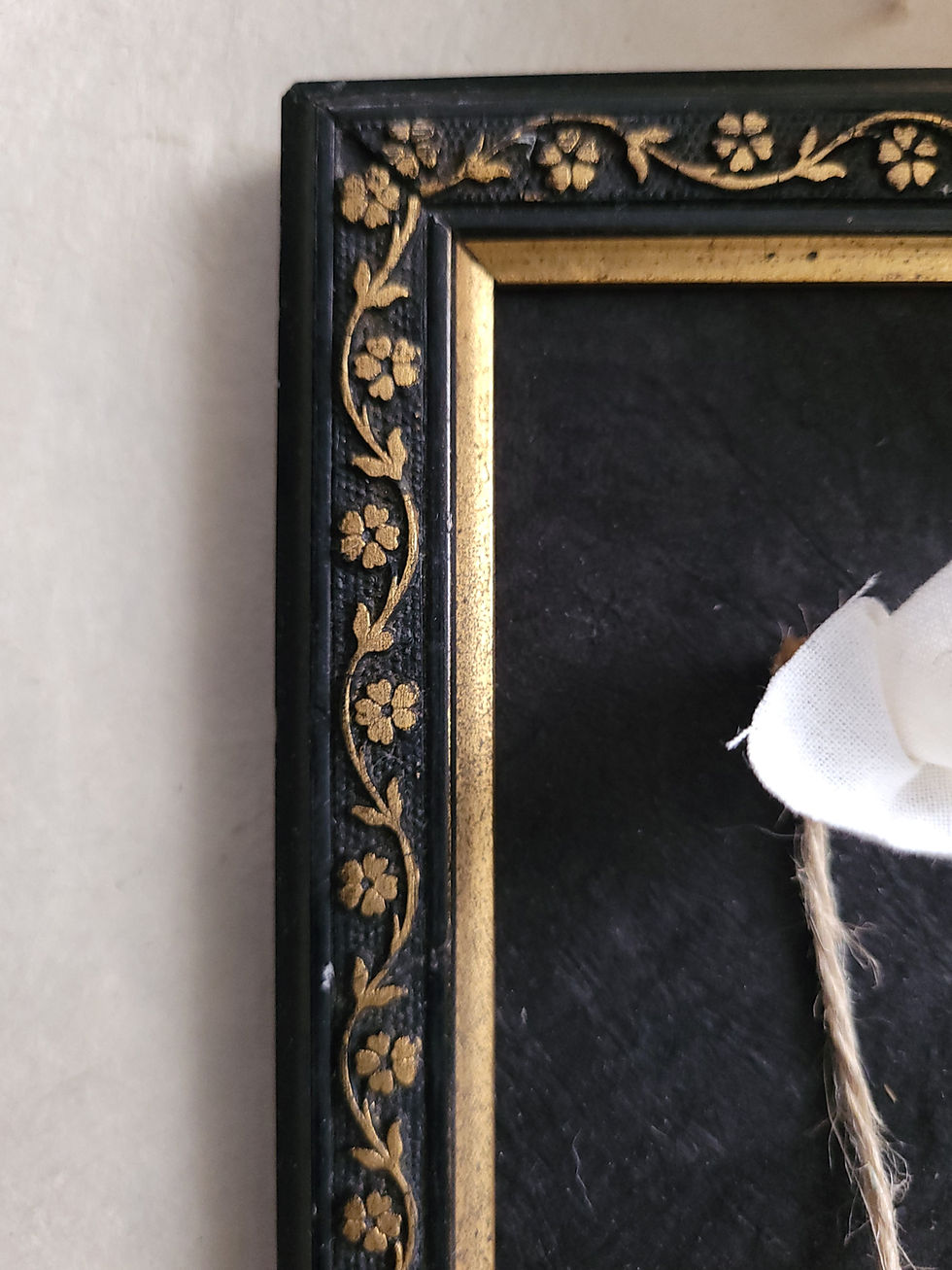 Miniature : PETIT CADRE SCULPTÉ