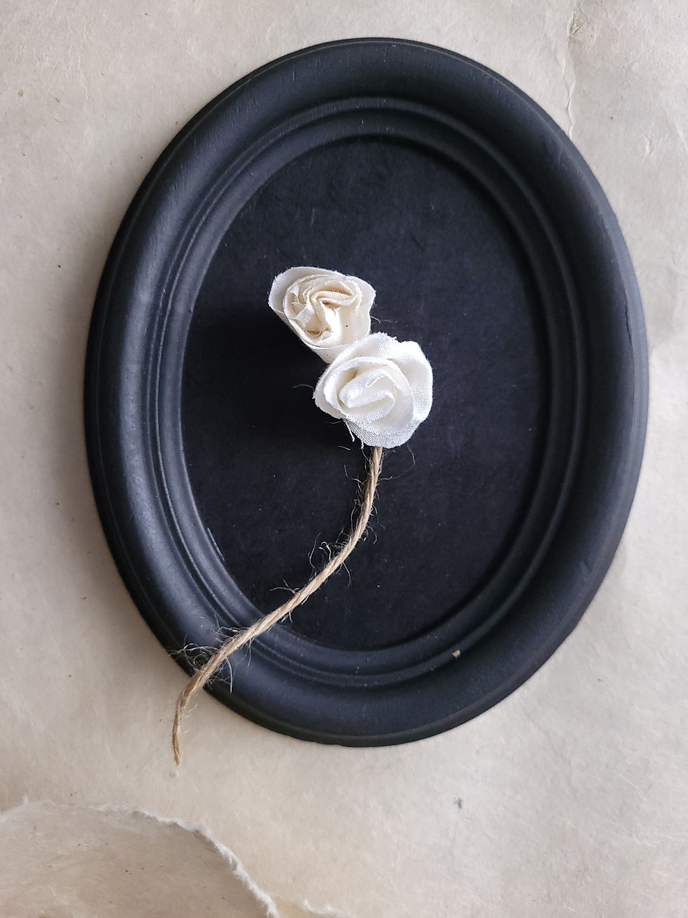 Miniature : DEUX PETITS CADRES OVALES