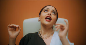 Hadeel Marei Ana Estaqalt ft. Amy Roko (Official Music Video)