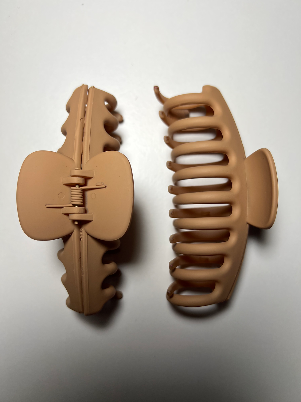 Thumbnail: THE “LAUREN” CLAW CLIP - BEIGE 