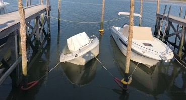 Sinistre bateaux dans un port