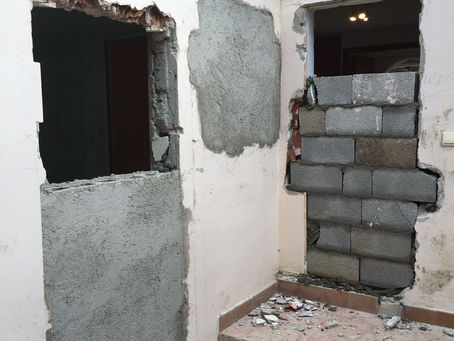 BoOoOom. All the Windows and Doors seem to be at the wrong places...