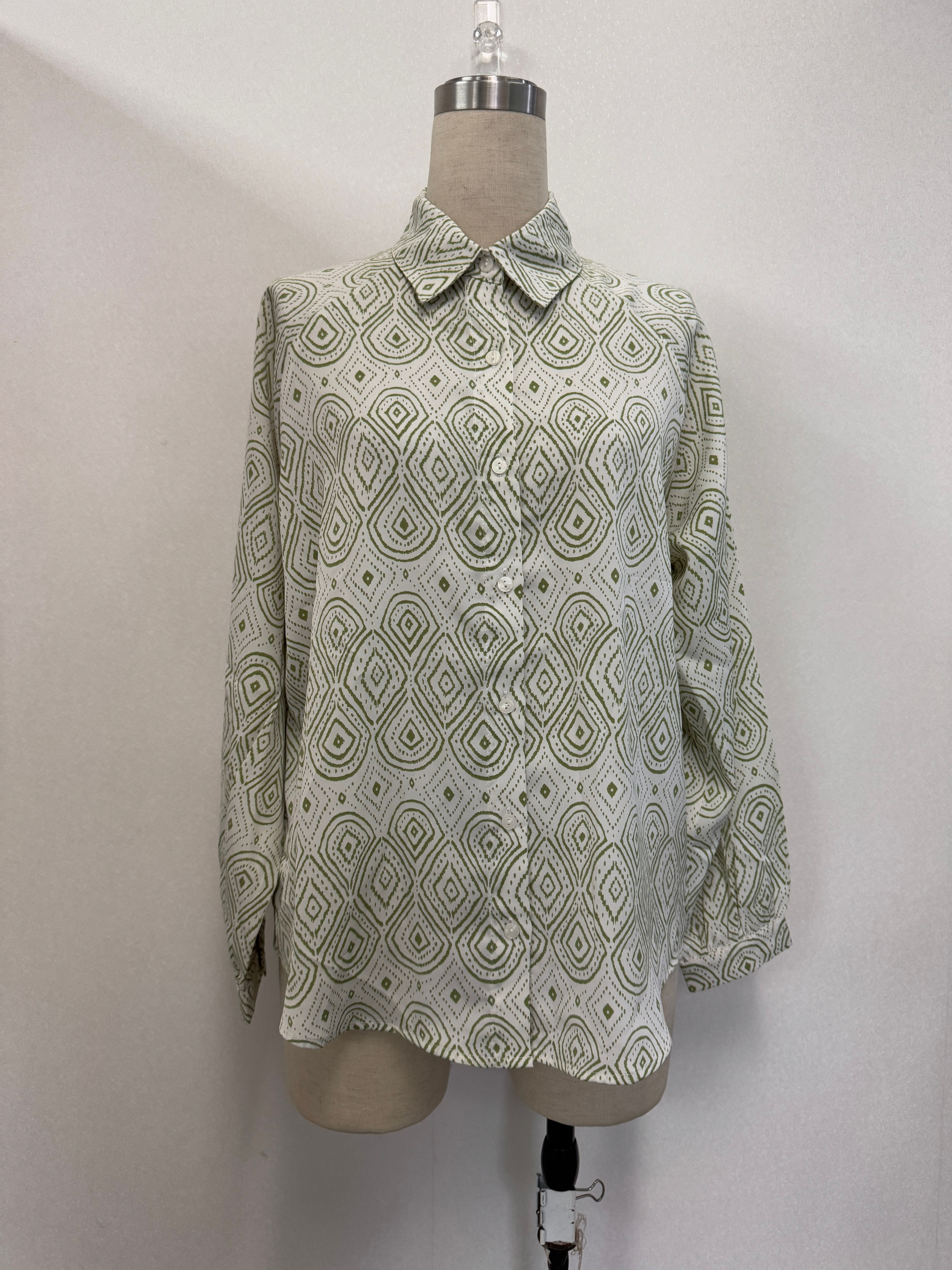 绿白图案衬衫