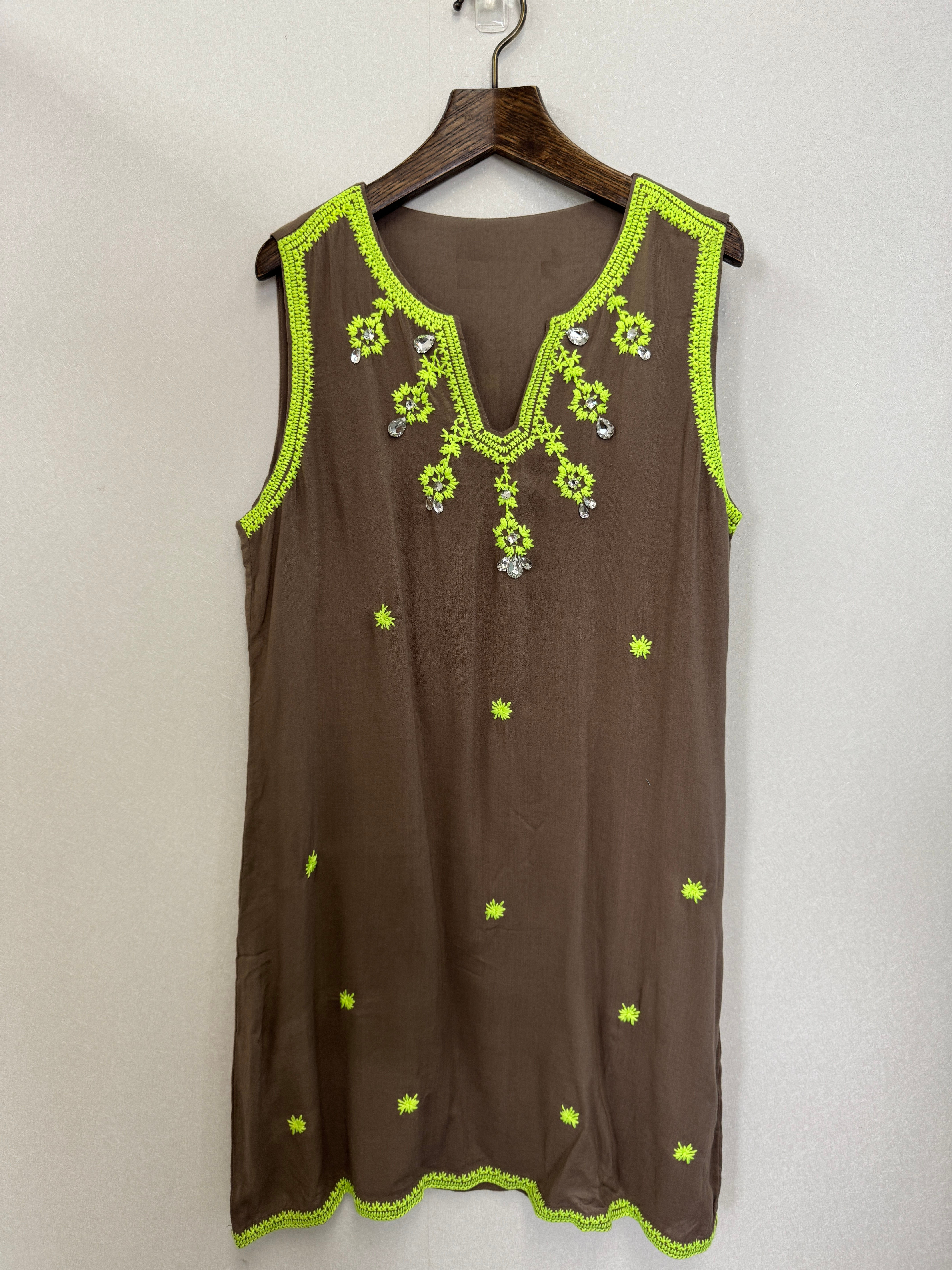 棕色刺绣无袖连衣裙