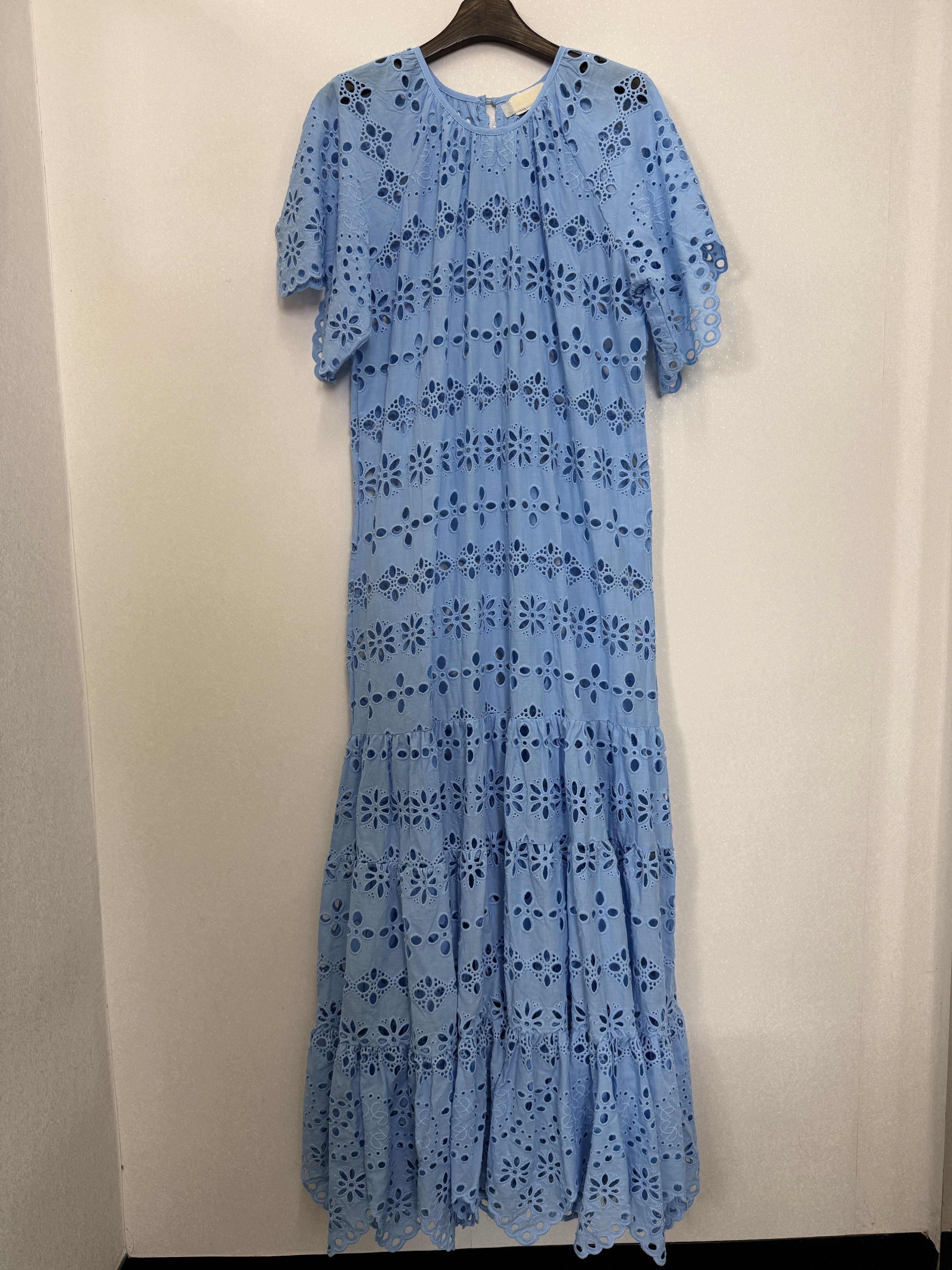 蓝色蕾丝短袖连衣裙