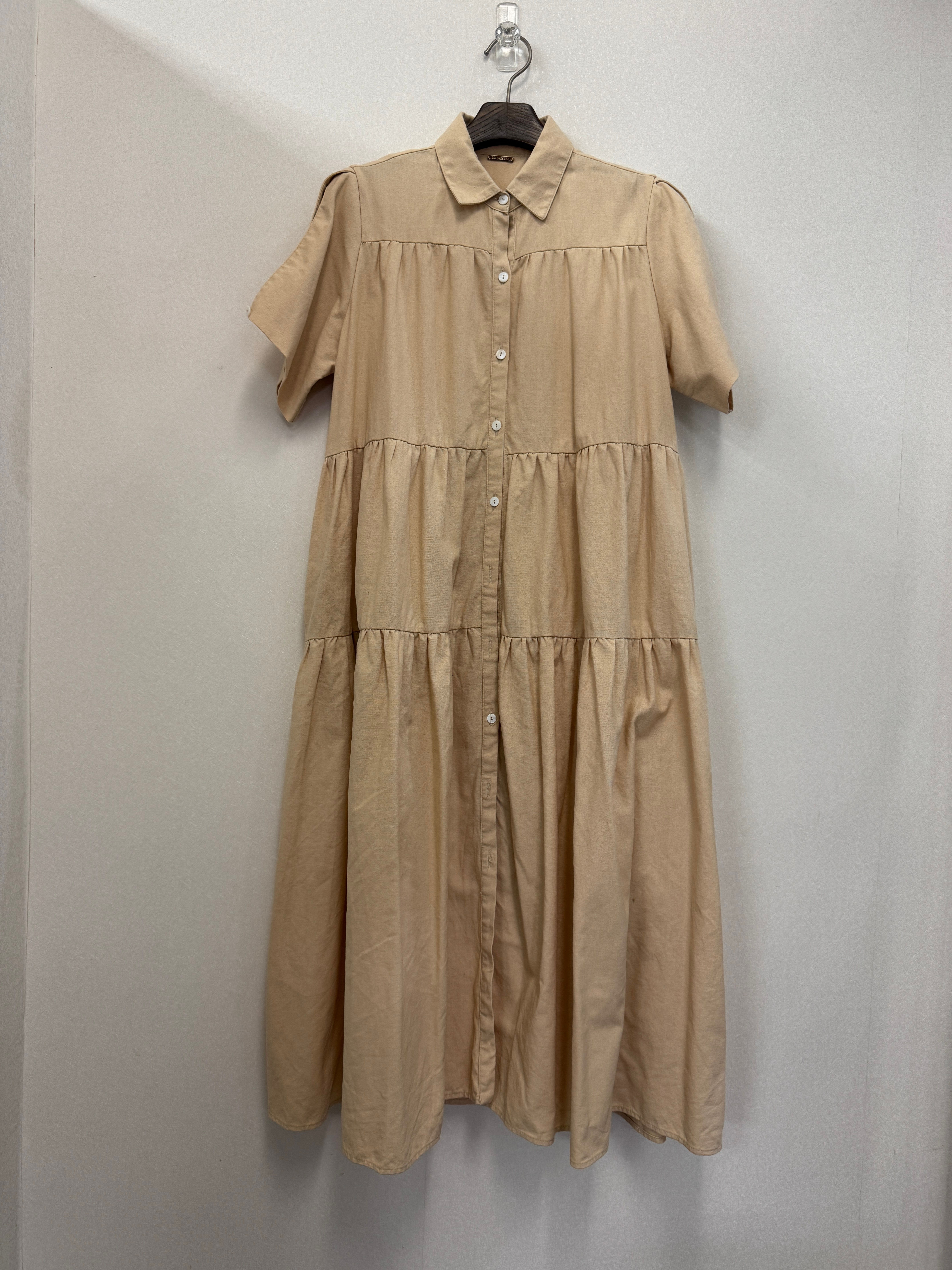 米色长袖衬衫连衣裙