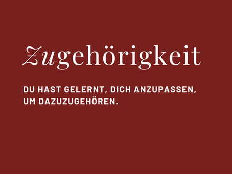 Der Text spricht über Zugehörigkeit, Anpassung in der Herkunftsfamilie und den Moment, in dem sie beginnt, bei sich zu bleiben.