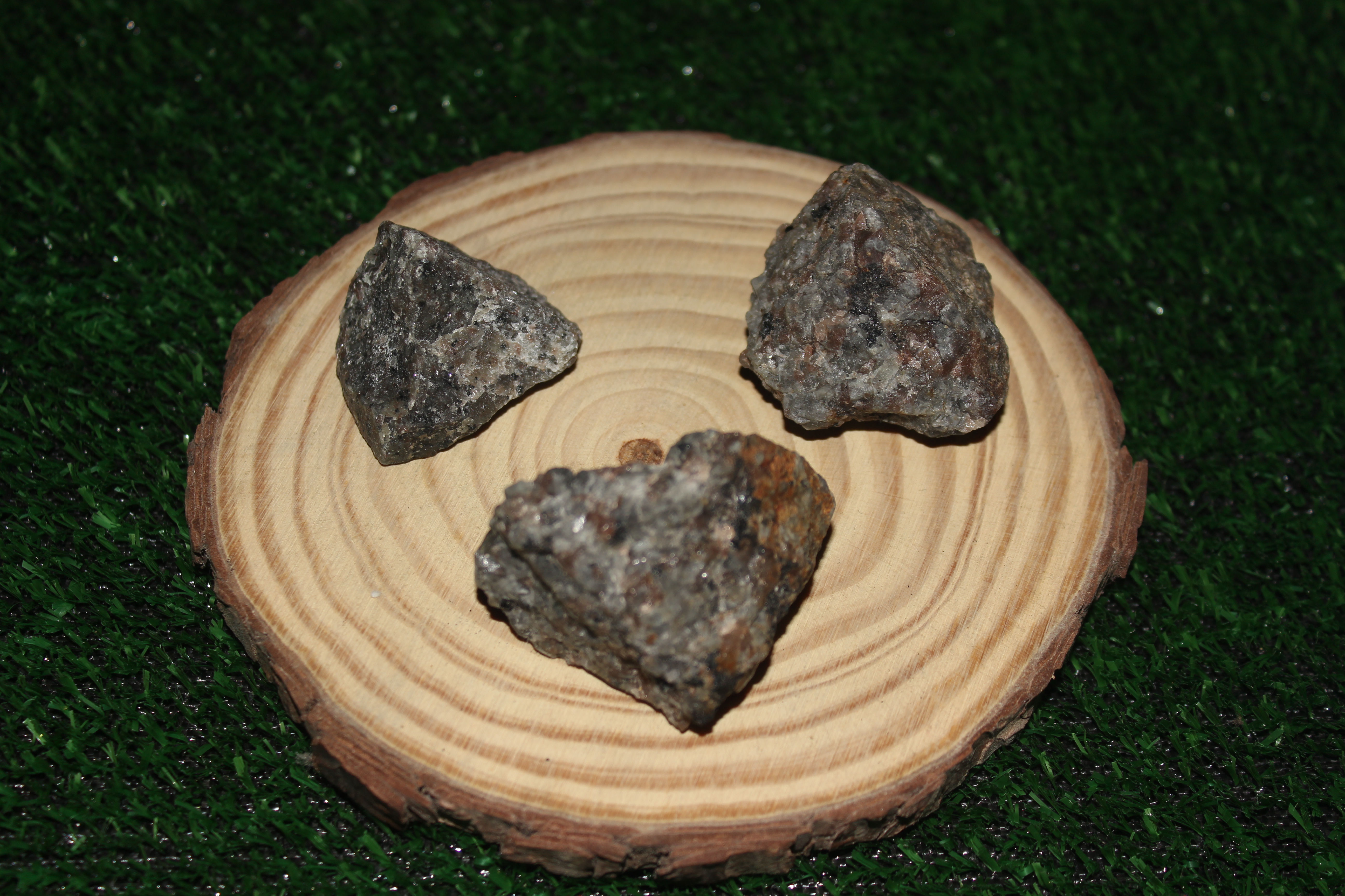 Yooperlite em Bruto (3-5cm)