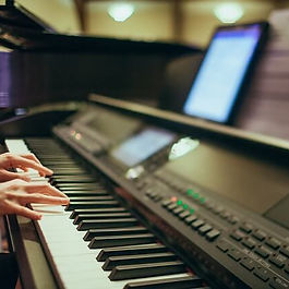 best-digital-pianos-under-500-2022-edition