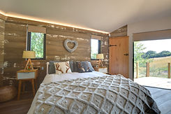 Bed 1.jpg