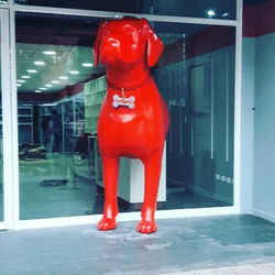 Perro Gigante de fibra de vidrio