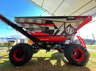 Equipamento agrícola Gran Multi com identidade visual personalizada em design de corrida