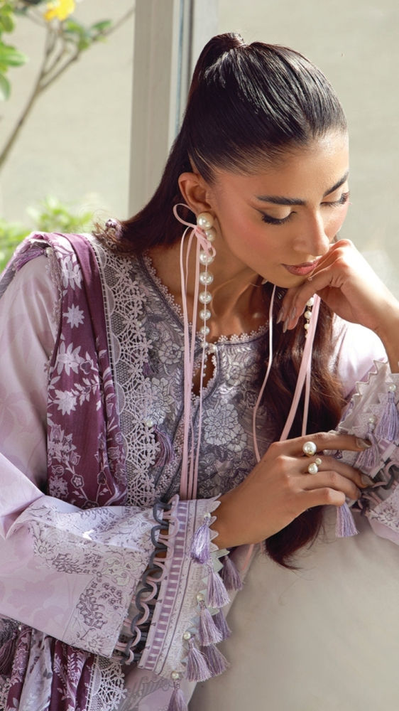 थंबनेल: Jade Urbane Lawn 26