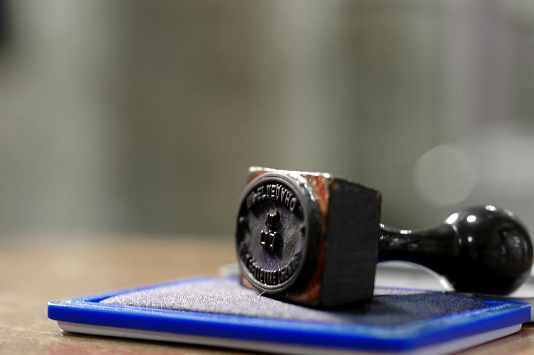 Rubber-Stamp-with-Handle