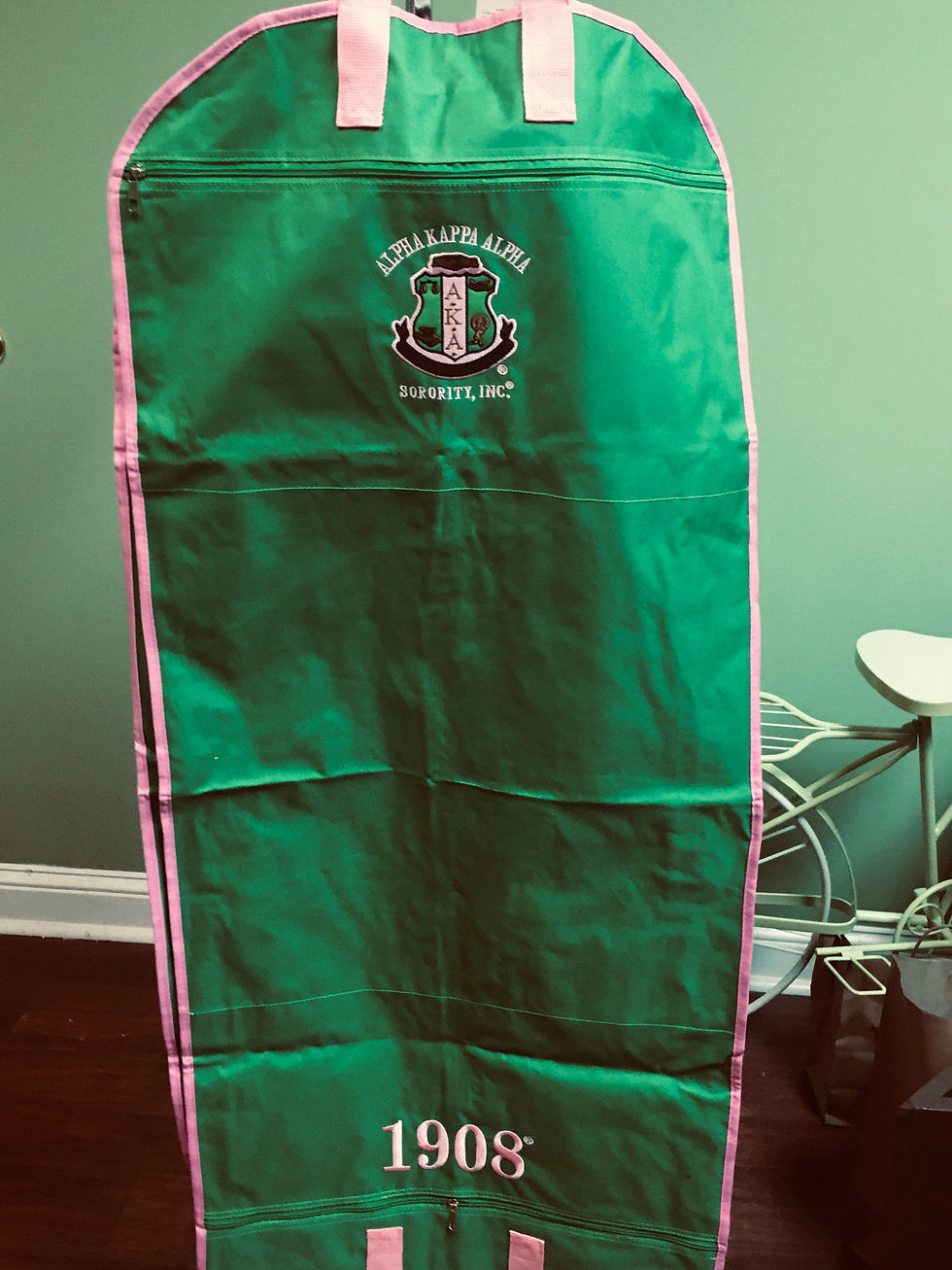 AKA MERCHANDISE Maxine's Fashions