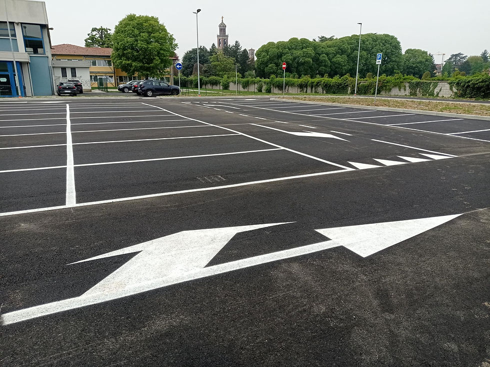 Segnaletica stradale orizzontale di un parcheggio
