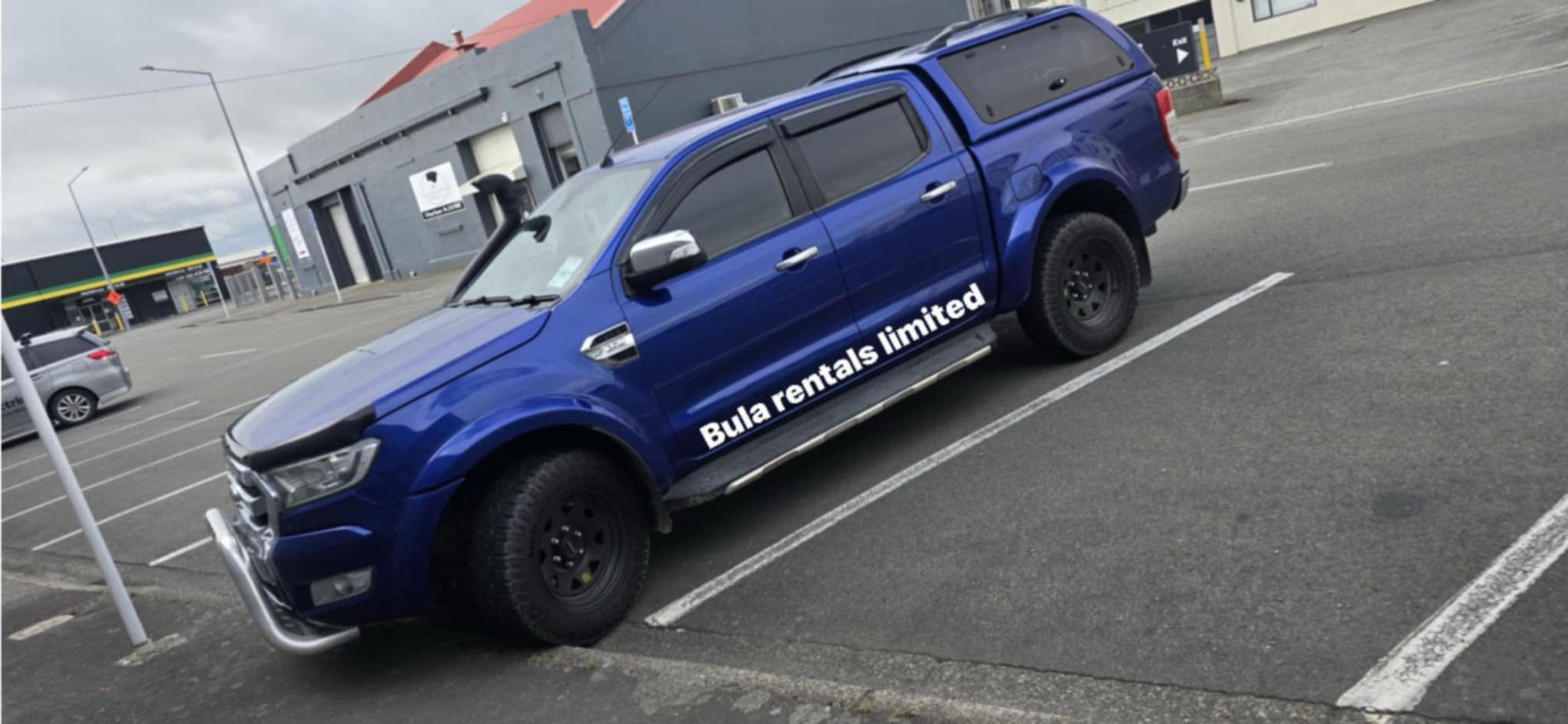 4x4 Double Cab Ute with Canopy