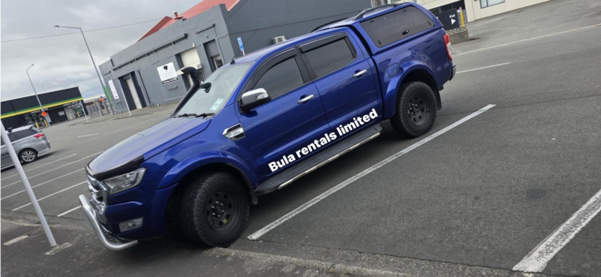 4x4 Double Cab Ute with Canopy