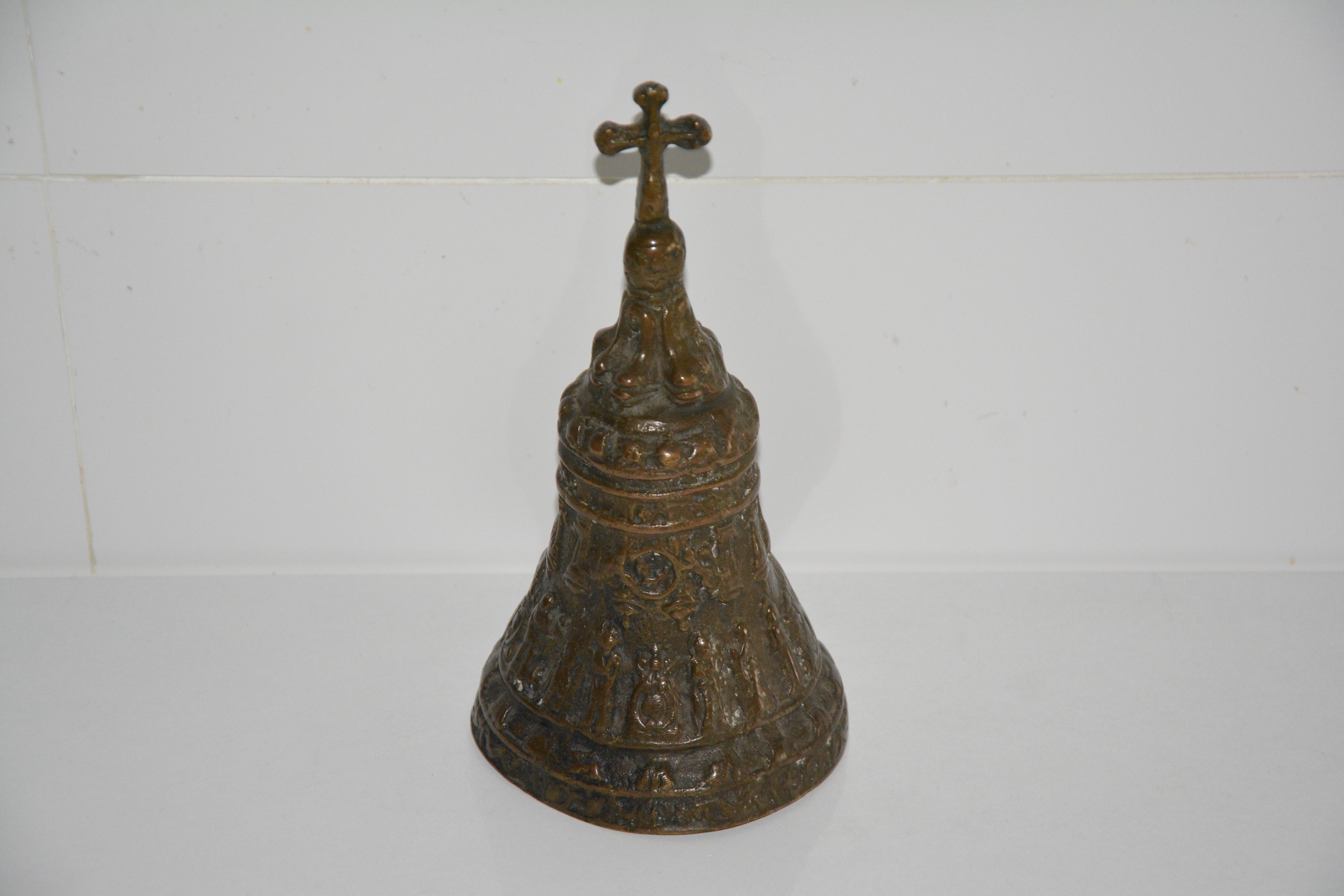 Campana católica de iglesia (España)
