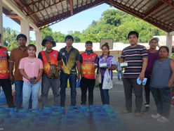 Mayor Gumilab and Tinglayan LGU officers join the ‘Binnadang’ for Sacpil, Conner; jugs of water and rehydration solution delivered