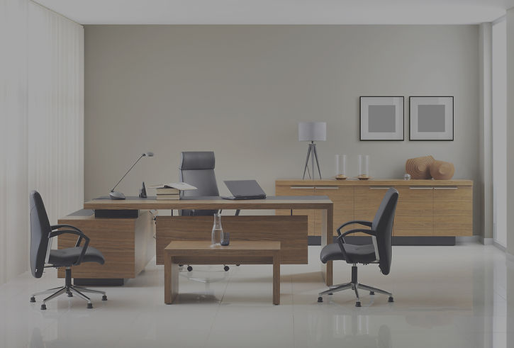 Poste de travail ergonomique avec bureau, siège et ordinateur